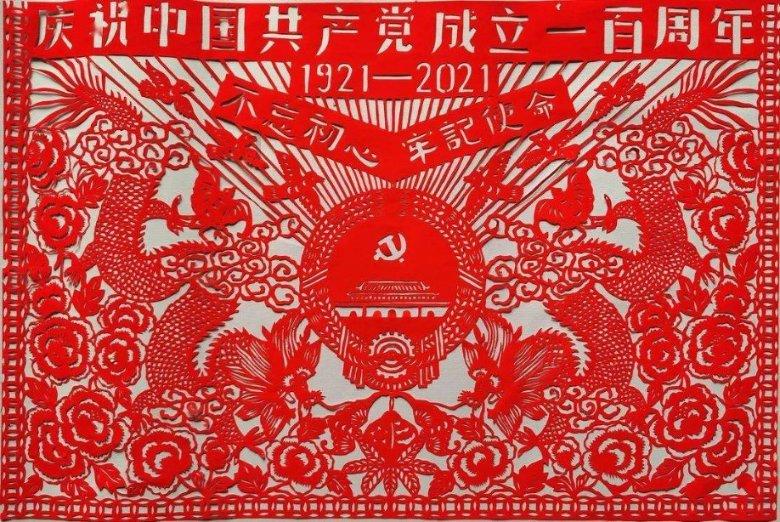 江西会昌“网红”裁缝巧将被面变旗袍